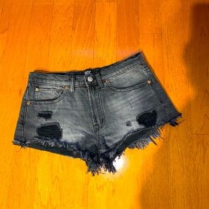 BDG Essential Mid-Rise Gray Denim Shorts Size 26